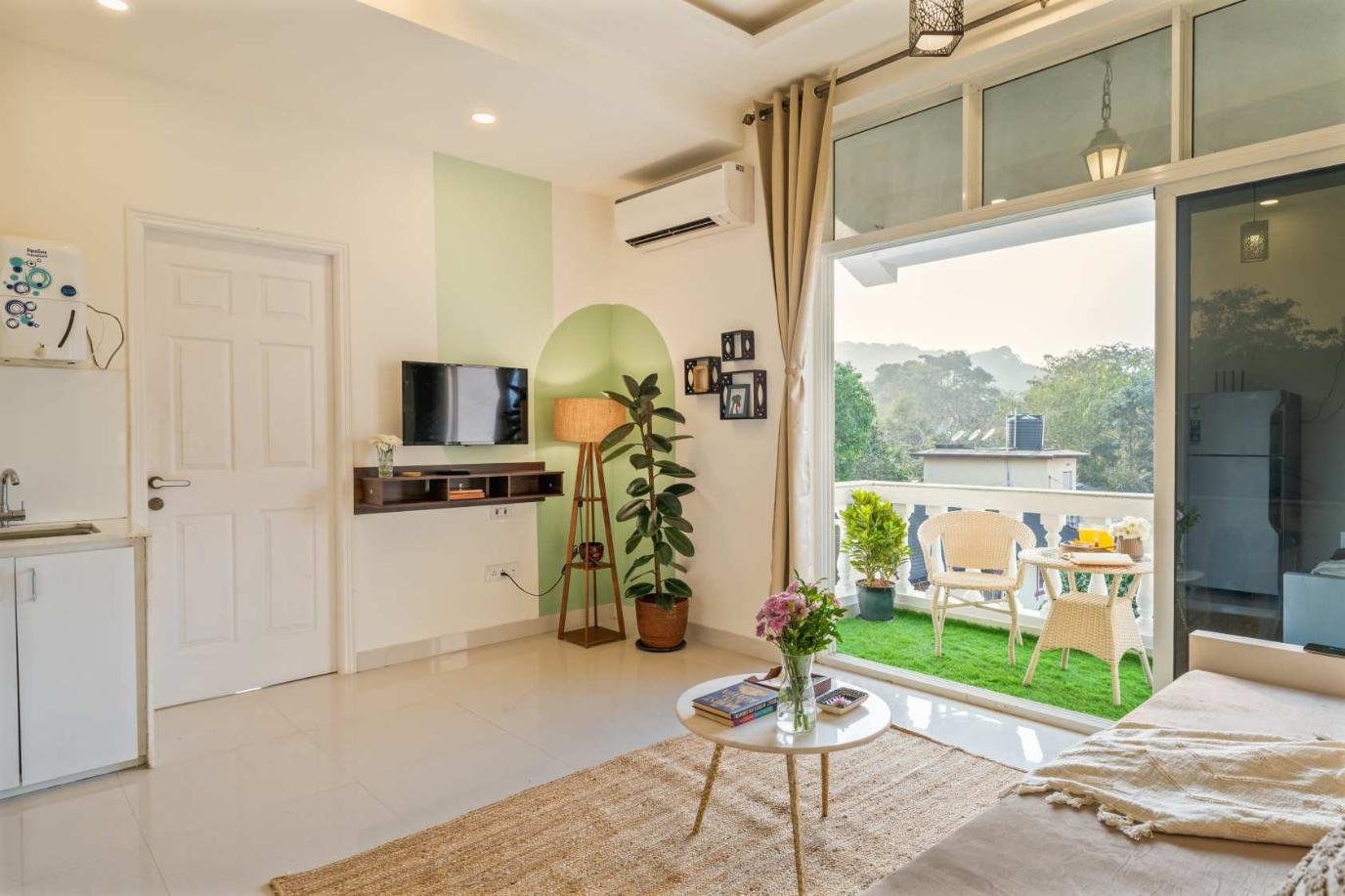 Greens - cosy 1bhk with pvt balcony photo