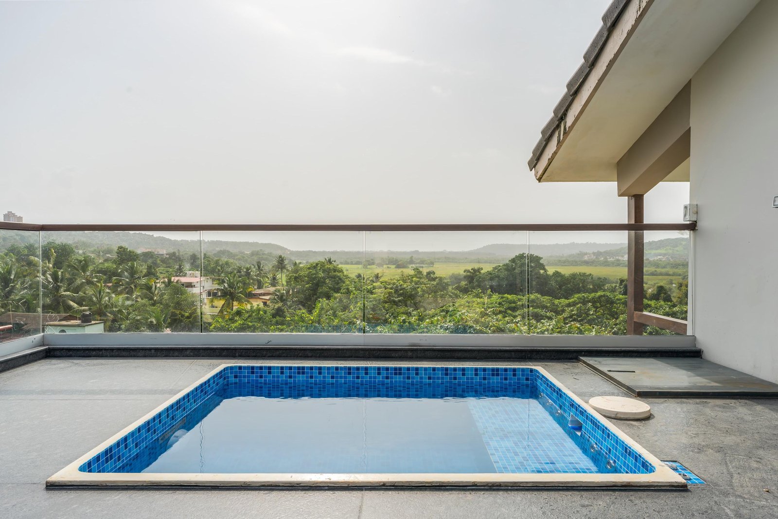 Sky - 3bhk Penthouse w/pvt jacuzzi + rooftop photo