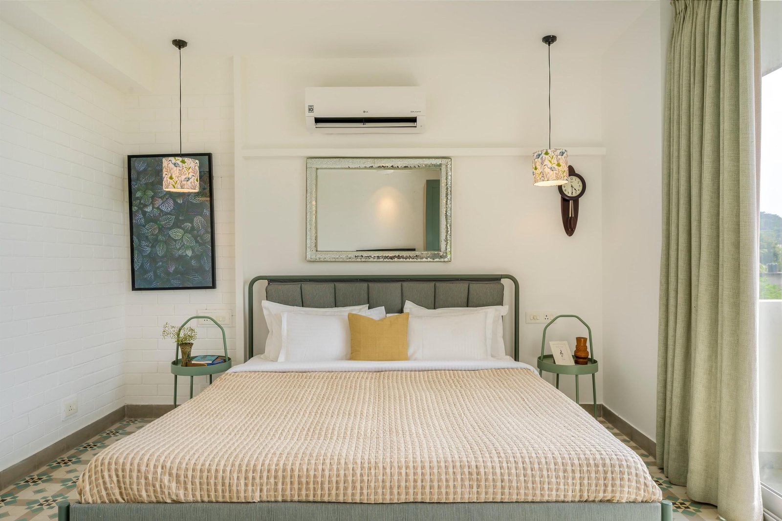 Sky - 3bhk Penthouse w/pvt jacuzzi + rooftop photo