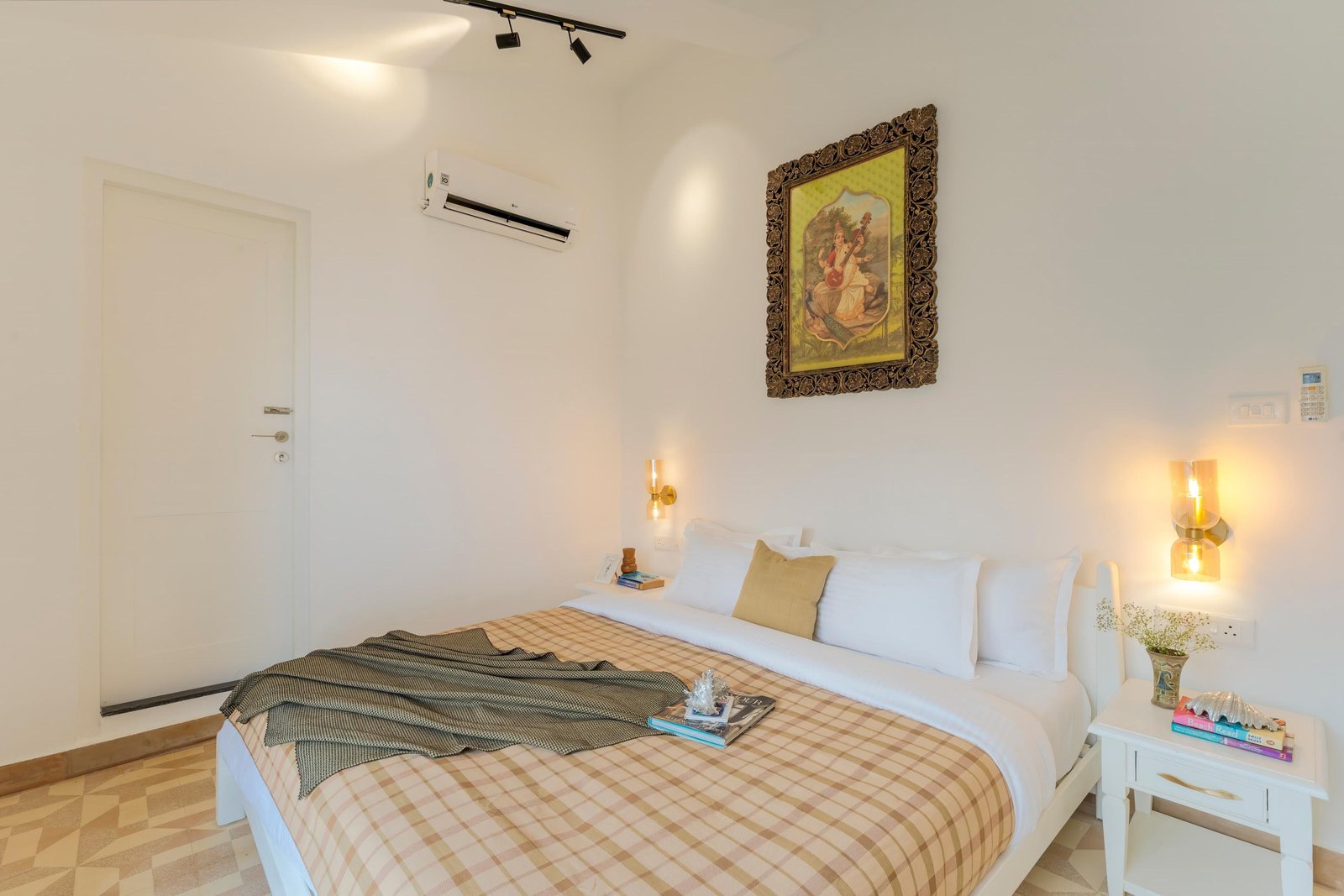 Sky - 3bhk Penthouse w/pvt jacuzzi + rooftop photo