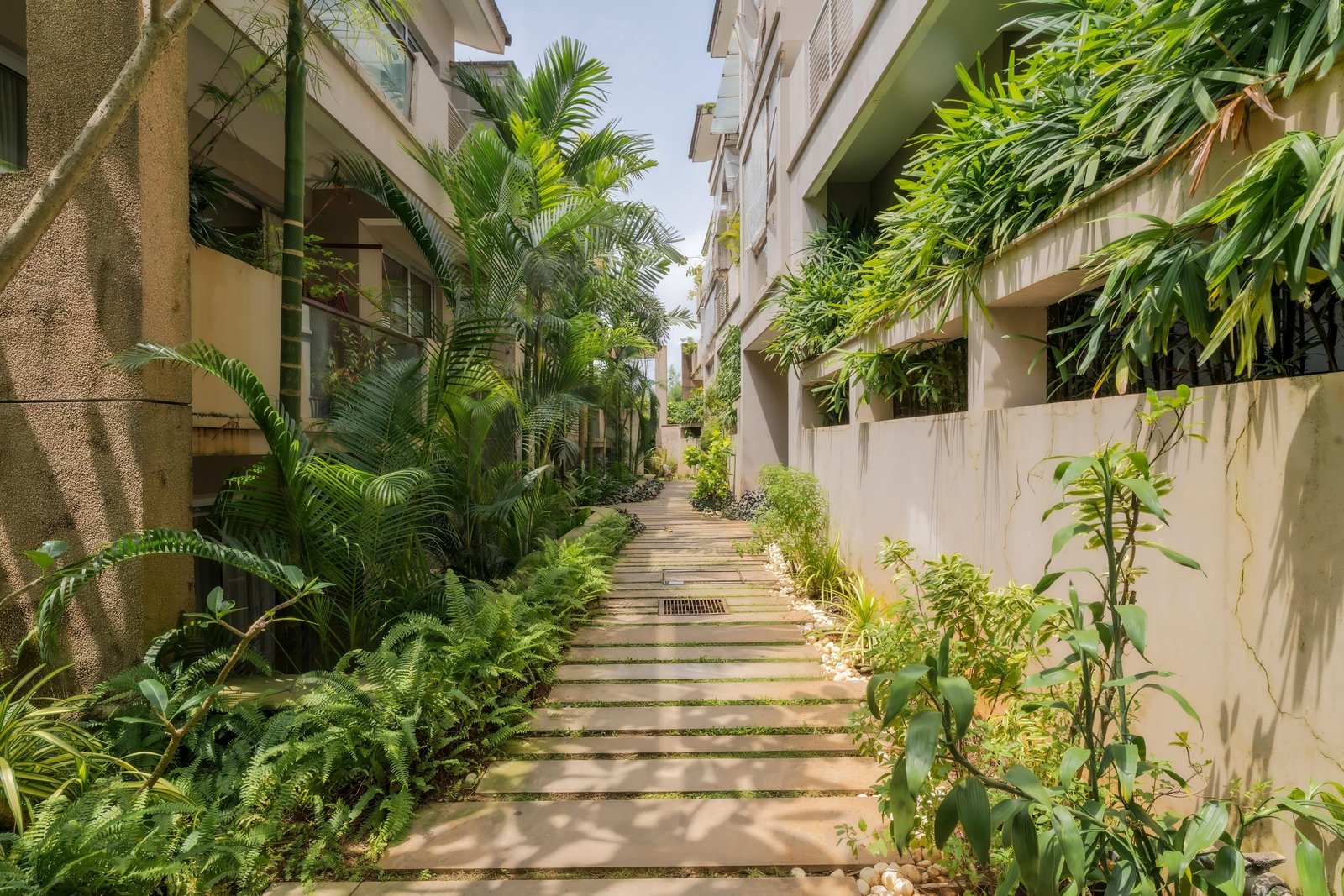 Sky - 3bhk Penthouse w/pvt jacuzzi + rooftop photo