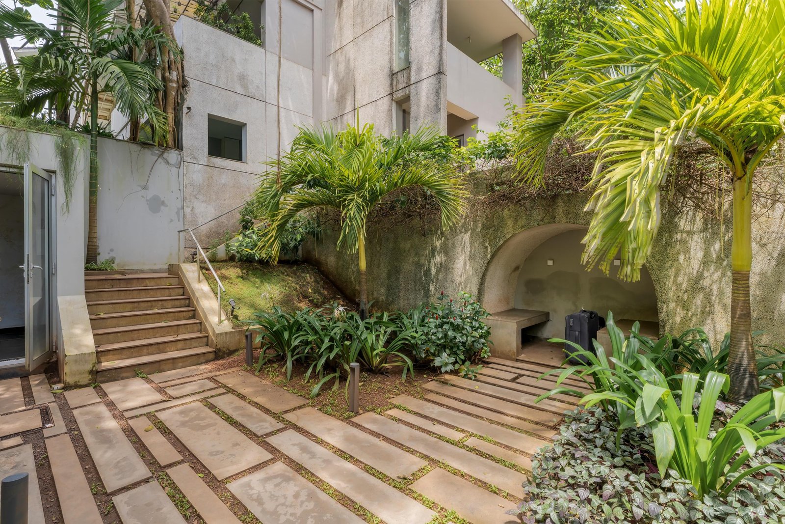 Sky - 3bhk Penthouse w/pvt jacuzzi + rooftop photo